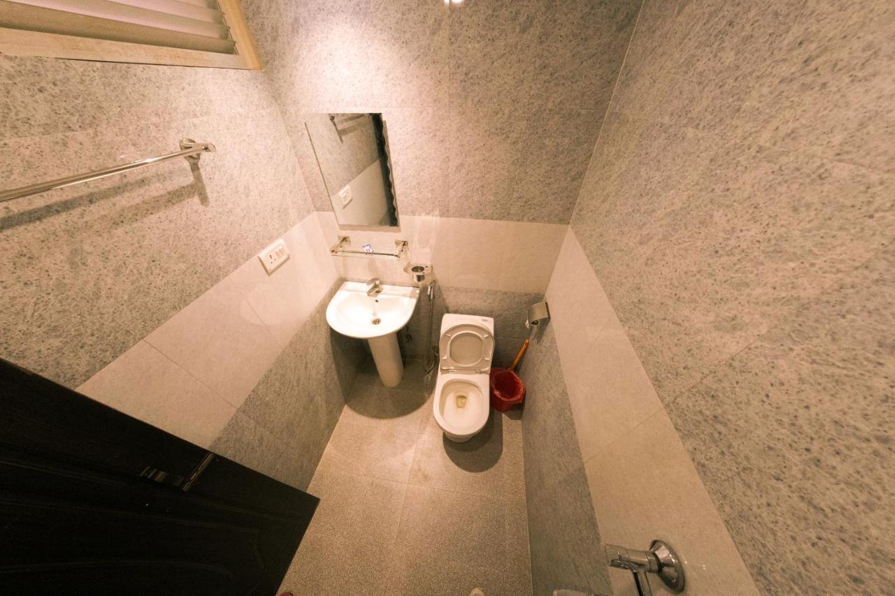 Hotel Chhimeki Катманду Екстер'єр фото